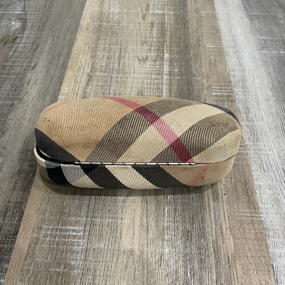 Burberry Sunglasses - Picture 6 of 8